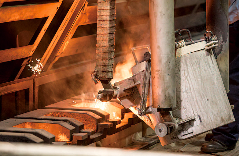 Pouring molten iron